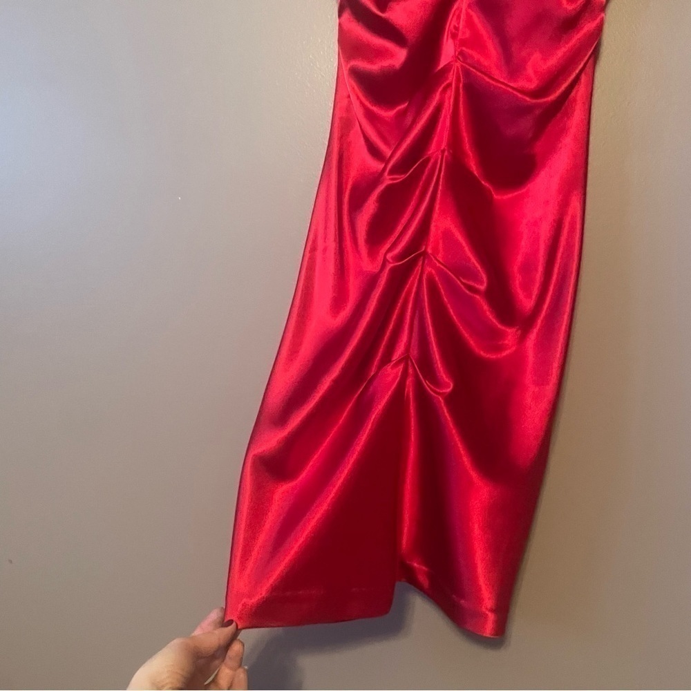 Xscape Red Satin Ruched Rosette Shoulder Midi Dress Size Small/4 - Picture 8 of 13
